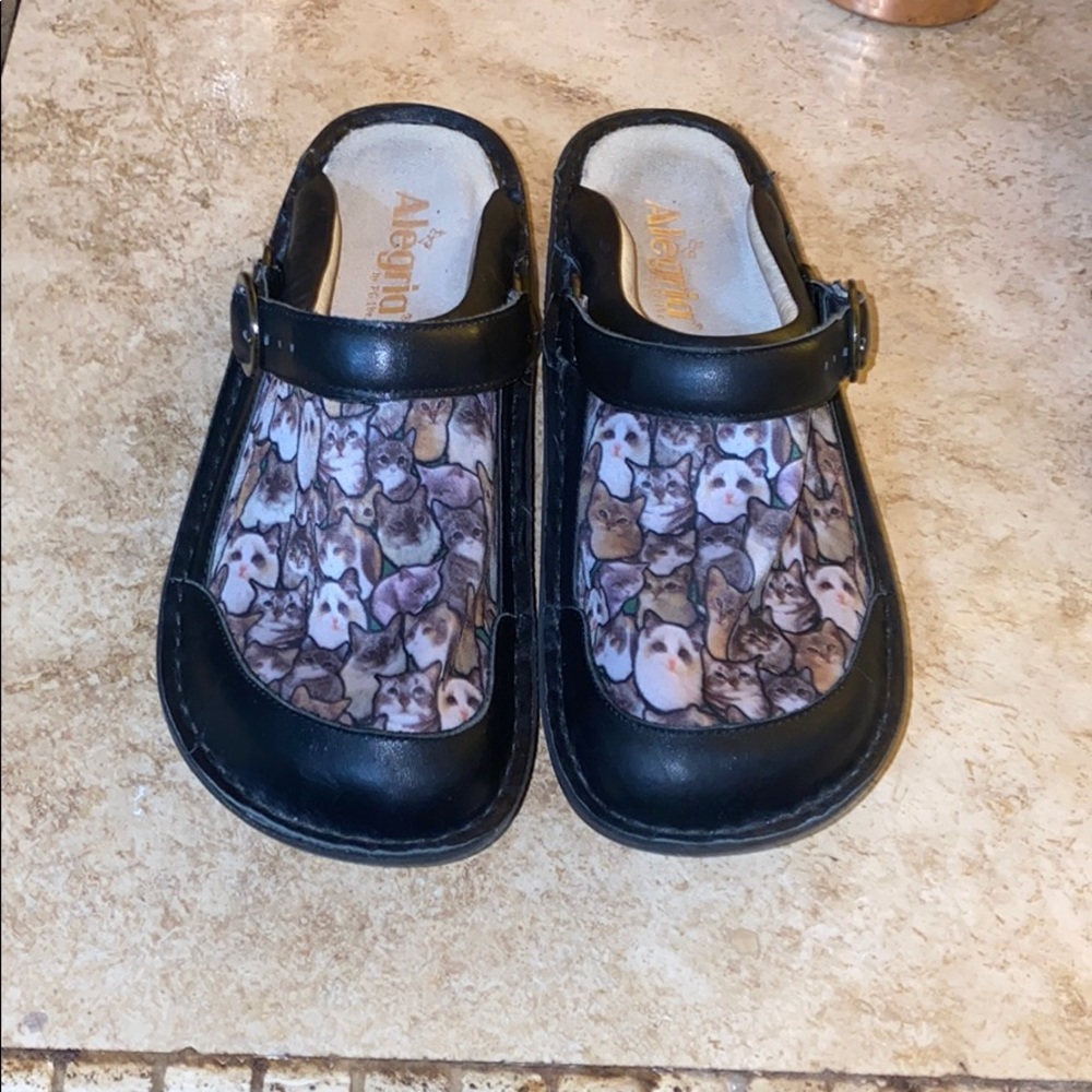 Algeria Kitty Nursing Clogs